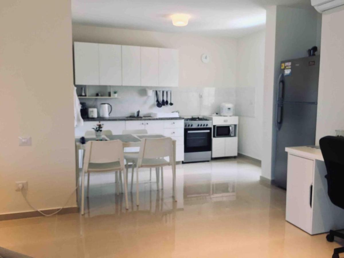 2 Bdr Nitza Appartment With Balkony Netanya Exterior photo